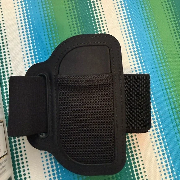 Nintendo Ring Fit Adventure Ring-Con with Red and Blue Joy-Con Artwork - Picture 9 of 16